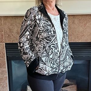 Casual black & white jacket with front zipper. Has two side zippered pockets